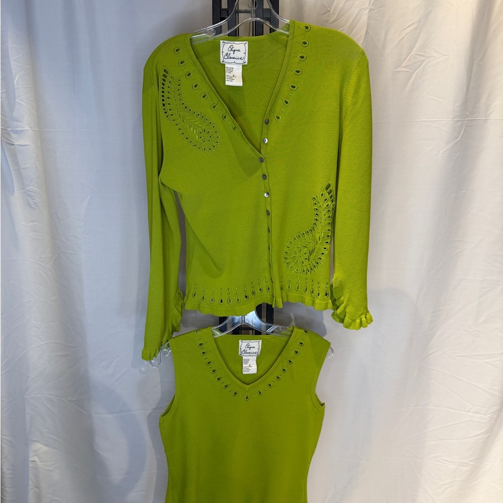 Classic Bright Green Button-Up Cardigan - Picture 5 of 8